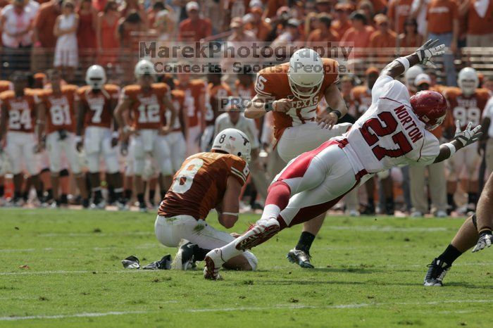 The University of Texas football team defeated the Arkansas Razorbacks with a score of 52-10 in Austin, TX on Saturday, September 27, 2008.

Filename: SRM_20080927_15173047.jpg
Aperture: f/6.3
Shutter Speed: 1/1250
Body: Canon EOS-1D Mark II
Lens: Canon EF 300mm f/2.8 L IS