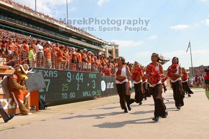 The University of Texas football team defeated the Arkansas Razorbacks with a score of 52-10 in Austin, TX on Saturday, September 27, 2008.

Filename: SRM_20080927_15332087.jpg
Aperture: f/6.3
Shutter Speed: 1/1600
Body: Canon EOS DIGITAL REBEL
Lens: Canon EF 16-35mm f/2.8 L