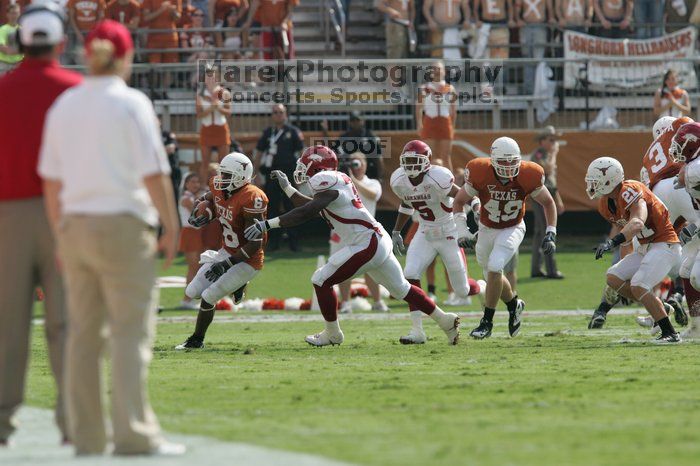 The University of Texas football team defeated the Arkansas Razorbacks with a score of 52-10 in Austin, TX on Saturday, September 27, 2008.

Filename: SRM_20080927_15332814.jpg
Aperture: f/5.6
Shutter Speed: 1/2500
Body: Canon EOS-1D Mark II
Lens: Canon EF 300mm f/2.8 L IS