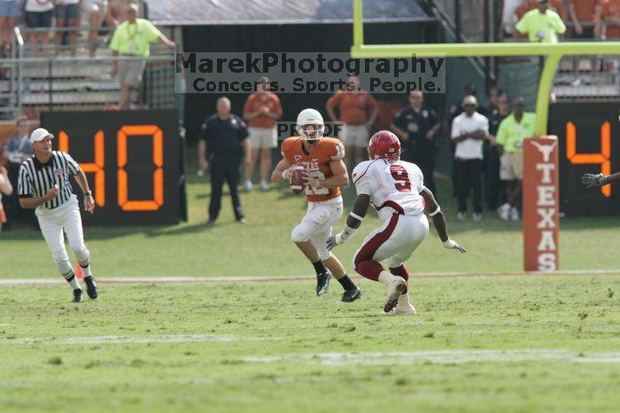 The University of Texas football team defeated the Arkansas Razorbacks with a score of 52-10 in Austin, TX on Saturday, September 27, 2008.

Filename: SRM_20080927_15341417.jpg
Aperture: f/5.6
Shutter Speed: 1/1600
Body: Canon EOS-1D Mark II
Lens: Canon EF 300mm f/2.8 L IS