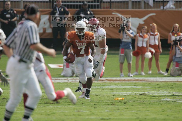 The University of Texas football team defeated the Arkansas Razorbacks with a score of 52-10 in Austin, TX on Saturday, September 27, 2008.

Filename: SRM_20080927_15505292.jpg
Aperture: f/5.6
Shutter Speed: 1/1250
Body: Canon EOS-1D Mark II
Lens: Canon EF 300mm f/2.8 L IS