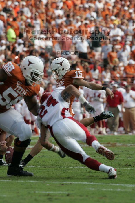 The University of Texas football team defeated the Arkansas Razorbacks with a score of 52-10 in Austin, TX on Saturday, September 27, 2008.

Filename: SRM_20080927_16000018.jpg
Aperture: f/5.6
Shutter Speed: 1/1250
Body: Canon EOS-1D Mark II
Lens: Canon EF 300mm f/2.8 L IS