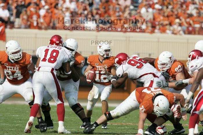 The University of Texas football team defeated the Arkansas Razorbacks with a score of 52-10 in Austin, TX on Saturday, September 27, 2008.

Filename: SRM_20080927_16282642.jpg
Aperture: f/5.0
Shutter Speed: 1/2500
Body: Canon EOS-1D Mark II
Lens: Canon EF 300mm f/2.8 L IS