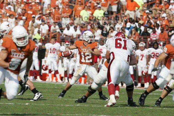 The University of Texas football team defeated the Arkansas Razorbacks with a score of 52-10 in Austin, TX on Saturday, September 27, 2008.

Filename: SRM_20080927_16293865.jpg
Aperture: f/5.0
Shutter Speed: 1/3200
Body: Canon EOS-1D Mark II
Lens: Canon EF 300mm f/2.8 L IS