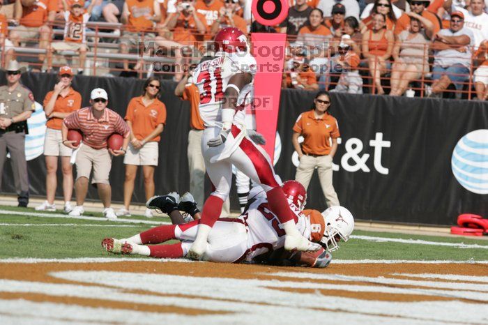 The University of Texas football team defeated the Arkansas Razorbacks with a score of 52-10 in Austin, TX on Saturday, September 27, 2008.

Filename: SRM_20080927_16294068.jpg
Aperture: f/5.0
Shutter Speed: 1/2500
Body: Canon EOS-1D Mark II
Lens: Canon EF 300mm f/2.8 L IS