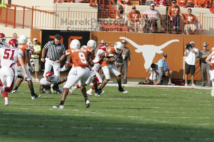 The University of Texas football team defeated the Arkansas Razorbacks with a score of 52-10 in Austin, TX on Saturday, September 27, 2008.

Filename: SRM_20080927_16535862.jpg
Aperture: f/5.6
Shutter Speed: 1/2000
Body: Canon EOS-1D Mark II
Lens: Canon EF 300mm f/2.8 L IS