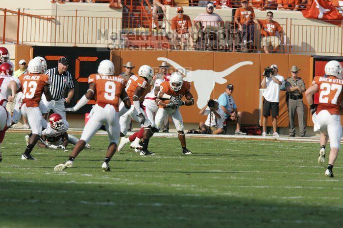 The University of Texas football team defeated the Arkansas Razorbacks with a score of 52-10 in Austin, TX on Saturday, September 27, 2008.

Filename: SRM_20080927_16540063.jpg
Aperture: f/5.6
Shutter Speed: 1/2000
Body: Canon EOS-1D Mark II
Lens: Canon EF 300mm f/2.8 L IS