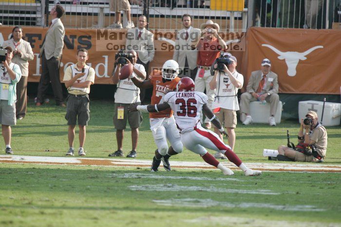 The University of Texas football team defeated the Arkansas Razorbacks with a score of 52-10 in Austin, TX on Saturday, September 27, 2008.

Filename: SRM_20080927_17072838.jpg
Aperture: f/5.6
Shutter Speed: 1/1000
Body: Canon EOS-1D Mark II
Lens: Canon EF 300mm f/2.8 L IS