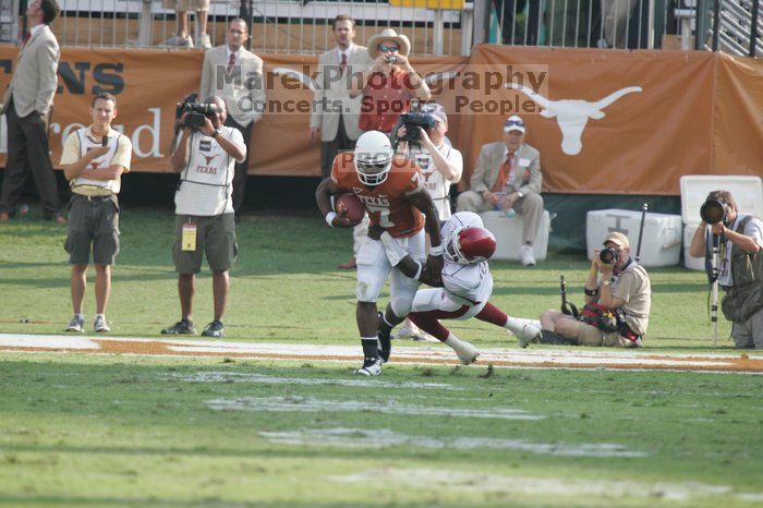 The University of Texas football team defeated the Arkansas Razorbacks with a score of 52-10 in Austin, TX on Saturday, September 27, 2008.

Filename: SRM_20080927_17072841.jpg
Aperture: f/5.6
Shutter Speed: 1/800
Body: Canon EOS-1D Mark II
Lens: Canon EF 300mm f/2.8 L IS