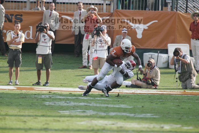 The University of Texas football team defeated the Arkansas Razorbacks with a score of 52-10 in Austin, TX on Saturday, September 27, 2008.

Filename: SRM_20080927_17073043.jpg
Aperture: f/5.6
Shutter Speed: 1/1000
Body: Canon EOS-1D Mark II
Lens: Canon EF 300mm f/2.8 L IS