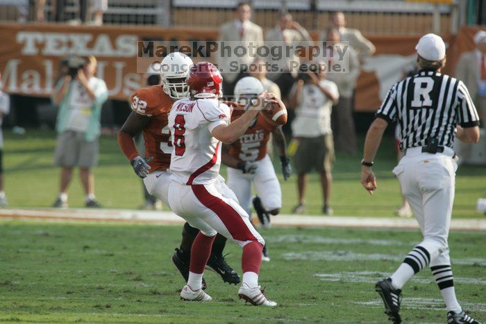 The University of Texas football team defeated the Arkansas Razorbacks with a score of 52-10 in Austin, TX on Saturday, September 27, 2008.

Filename: SRM_20080927_17121085.jpg
Aperture: f/5.6
Shutter Speed: 1/1000
Body: Canon EOS-1D Mark II
Lens: Canon EF 300mm f/2.8 L IS