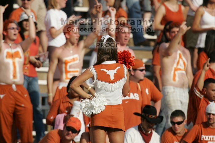 The University of Texas football team defeated the Arkansas Razorbacks with a score of 52-10 in Austin, TX on Saturday, September 27, 2008.

Filename: SRM_20080927_17151434.jpg
Aperture: f/5.6
Shutter Speed: 1/3200
Body: Canon EOS-1D Mark II
Lens: Canon EF 300mm f/2.8 L IS