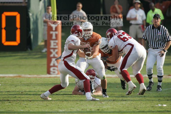 The University of Texas football team defeated the Arkansas Razorbacks with a score of 52-10 in Austin, TX on Saturday, September 27, 2008.

Filename: SRM_20080927_17161061.jpg
Aperture: f/5.6
Shutter Speed: 1/1250
Body: Canon EOS-1D Mark II
Lens: Canon EF 300mm f/2.8 L IS