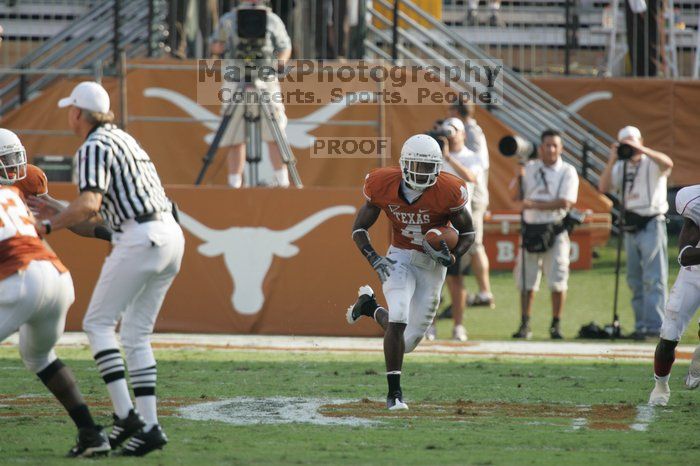 The University of Texas football team defeated the Arkansas Razorbacks with a score of 52-10 in Austin, TX on Saturday, September 27, 2008.

Filename: SRM_20080927_17161672.jpg
Aperture: f/5.6
Shutter Speed: 1/1000
Body: Canon EOS-1D Mark II
Lens: Canon EF 300mm f/2.8 L IS