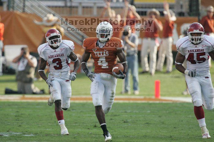 The University of Texas football team defeated the Arkansas Razorbacks with a score of 52-10 in Austin, TX on Saturday, September 27, 2008.

Filename: SRM_20080927_17162081.jpg
Aperture: f/5.6
Shutter Speed: 1/800
Body: Canon EOS-1D Mark II
Lens: Canon EF 300mm f/2.8 L IS