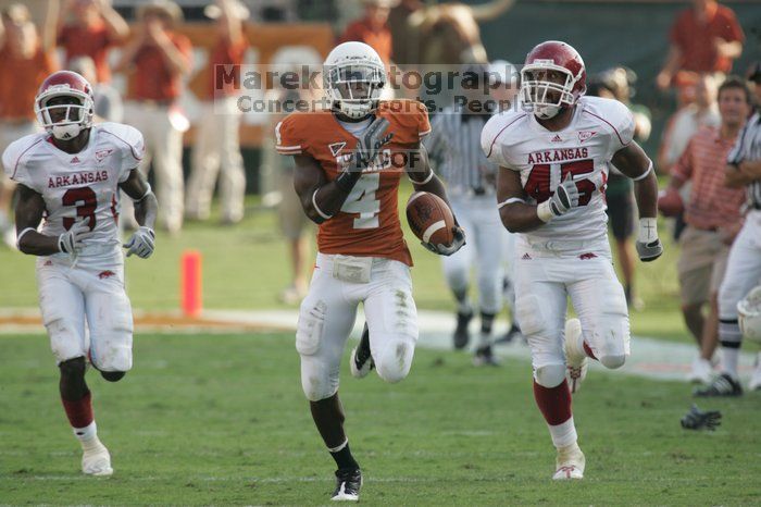 The University of Texas football team defeated the Arkansas Razorbacks with a score of 52-10 in Austin, TX on Saturday, September 27, 2008.

Filename: SRM_20080927_17162083.jpg
Aperture: f/5.6
Shutter Speed: 1/800
Body: Canon EOS-1D Mark II
Lens: Canon EF 300mm f/2.8 L IS