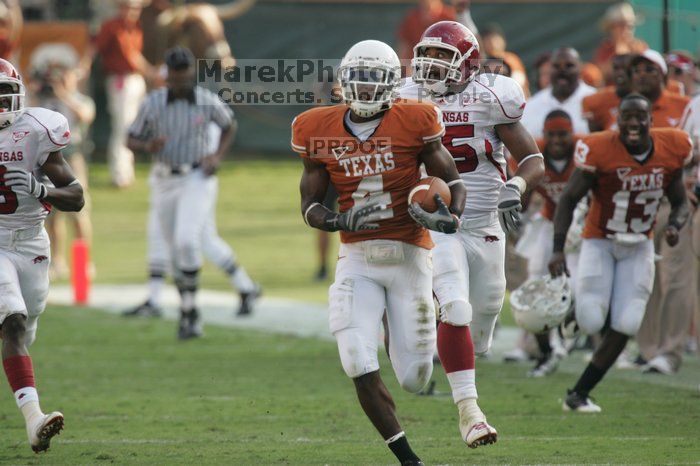 The University of Texas football team defeated the Arkansas Razorbacks with a score of 52-10 in Austin, TX on Saturday, September 27, 2008.

Filename: SRM_20080927_17162286.jpg
Aperture: f/5.6
Shutter Speed: 1/800
Body: Canon EOS-1D Mark II
Lens: Canon EF 300mm f/2.8 L IS