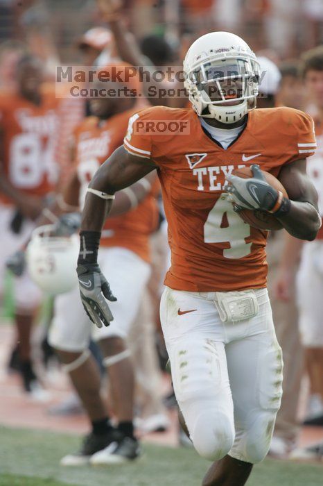 The University of Texas football team defeated the Arkansas Razorbacks with a score of 52-10 in Austin, TX on Saturday, September 27, 2008.

Filename: SRM_20080927_17162288.jpg
Aperture: f/5.6
Shutter Speed: 1/500
Body: Canon EOS-1D Mark II
Lens: Canon EF 300mm f/2.8 L IS