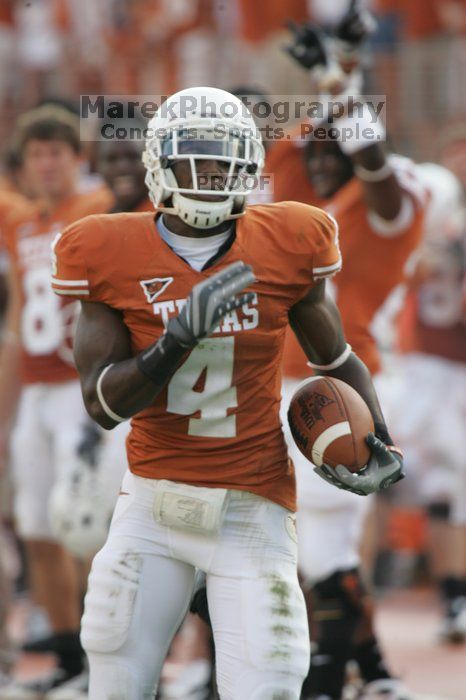 The University of Texas football team defeated the Arkansas Razorbacks with a score of 52-10 in Austin, TX on Saturday, September 27, 2008.

Filename: SRM_20080927_17162290.jpg
Aperture: f/5.6
Shutter Speed: 1/500
Body: Canon EOS-1D Mark II
Lens: Canon EF 300mm f/2.8 L IS