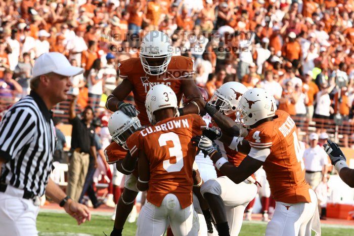 The University of Texas football team defeated the Arkansas Razorbacks with a score of 52-10 in Austin, TX on Saturday, September 27, 2008.

Filename: SRM_20080927_17164619.jpg
Aperture: f/5.6
Shutter Speed: 1/1000
Body: Canon EOS 20D
Lens: Canon EF 80-200mm f/2.8 L