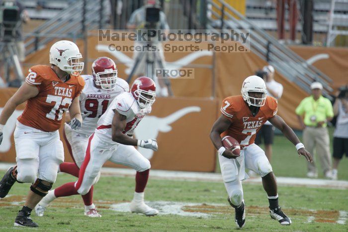 The University of Texas football team defeated the Arkansas Razorbacks with a score of 52-10 in Austin, TX on Saturday, September 27, 2008.

Filename: SRM_20080927_17300098.jpg
Aperture: f/5.6
Shutter Speed: 1/500
Body: Canon EOS-1D Mark II
Lens: Canon EF 300mm f/2.8 L IS