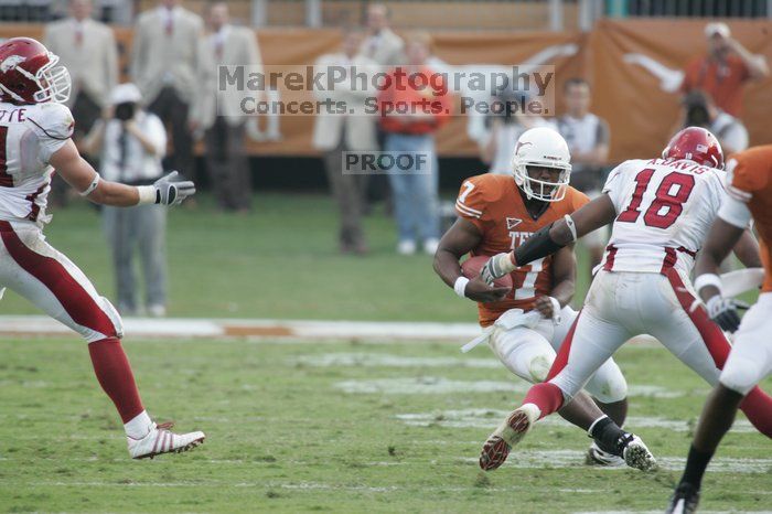 The University of Texas football team defeated the Arkansas Razorbacks with a score of 52-10 in Austin, TX on Saturday, September 27, 2008.

Filename: SRM_20080927_17310618.jpg
Aperture: f/5.6
Shutter Speed: 1/500
Body: Canon EOS-1D Mark II
Lens: Canon EF 300mm f/2.8 L IS