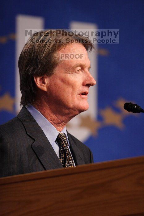 UT President William Powers Jr. speaks at the opening plenary session of the CGIU meeting.  Day one of the 2nd Annual Clinton Global Initiative University (CGIU) meeting was held at The University of Texas at Austin, Friday, February 13, 2009.

Filename: SRM_20090213_16300715.jpg
Aperture: f/2.8
Shutter Speed: 1/320
Body: Canon EOS 20D
Lens: Canon EF 300mm f/2.8 L IS