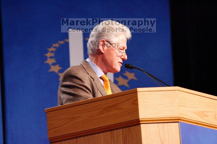 Former President Bill Clinton hands out commitment certificates to CGIU attendees for their exceptional pledges to the CGI cause during the opening plenary session of the CGIU meeting.  Day one of the 2nd Annual Clinton Global Initiative University (CGIU) meeting was held at The University of Texas at Austin, Friday, February 13, 2009.

Filename: SRM_20090213_16361716.jpg
Aperture: f/4.0
Shutter Speed: 1/100
Body: Canon EOS-1D Mark II
Lens: Canon EF 80-200mm f/2.8 L