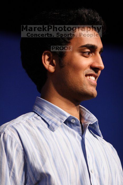 Former President Bill Clinton hands out commitment certificates to CGIU attendees for their exceptional pledges to the CGI cause during the opening plenary session of the CGIU meeting.  Day one of the 2nd Annual Clinton Global Initiative University (CGIU) meeting was held at The University of Texas at Austin, Friday, February 13, 2009.

Filename: SRM_20090213_16414199.jpg
Aperture: f/2.8
Shutter Speed: 1/200
Body: Canon EOS 20D
Lens: Canon EF 300mm f/2.8 L IS