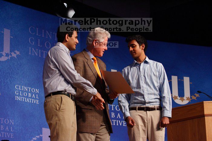 Former President Bill Clinton hands out commitment certificates to CGIU attendees for their exceptional pledges to the CGI cause during the opening plenary session of the CGIU meeting.  Day one of the 2nd Annual Clinton Global Initiative University (CGIU) meeting was held at The University of Texas at Austin, Friday, February 13, 2009.

Filename: SRM_20090213_16425178.jpg
Aperture: f/4.0
Shutter Speed: 1/160
Body: Canon EOS-1D Mark II
Lens: Canon EF 80-200mm f/2.8 L