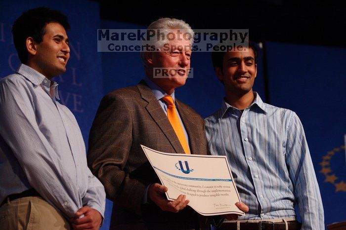 Former President Bill Clinton hands out commitment certificates to CGIU attendees for their exceptional pledges to the CGI cause during the opening plenary session of the CGIU meeting.  Day one of the 2nd Annual Clinton Global Initiative University (CGIU) meeting was held at The University of Texas at Austin, Friday, February 13, 2009.

Filename: SRM_20090213_16430089.jpg
Aperture: f/4.0
Shutter Speed: 1/250
Body: Canon EOS-1D Mark II
Lens: Canon EF 80-200mm f/2.8 L