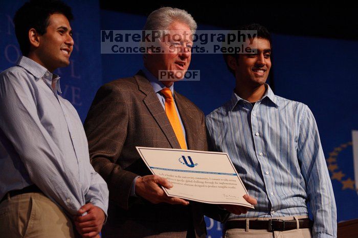 Former President Bill Clinton hands out commitment certificates to CGIU attendees for their exceptional pledges to the CGI cause during the opening plenary session of the CGIU meeting.  Day one of the 2nd Annual Clinton Global Initiative University (CGIU) meeting was held at The University of Texas at Austin, Friday, February 13, 2009.

Filename: SRM_20090213_16430194.jpg
Aperture: f/4.0
Shutter Speed: 1/250
Body: Canon EOS-1D Mark II
Lens: Canon EF 80-200mm f/2.8 L