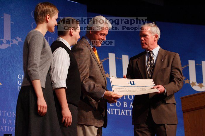 Former President Bill Clinton hands out commitment certificates to CGIU attendees for their exceptional pledges to the CGI cause during the opening plenary session of the CGIU meeting.  Day one of the 2nd Annual Clinton Global Initiative University (CGIU) meeting was held at The University of Texas at Austin, Friday, February 13, 2009.

Filename: SRM_20090213_16510290.jpg
Aperture: f/4.0
Shutter Speed: 1/160
Body: Canon EOS-1D Mark II
Lens: Canon EF 80-200mm f/2.8 L