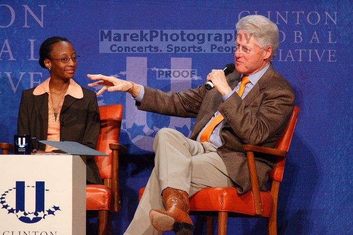 Mambidzeni Madzivire (L), BME graduate student at Mayo Graduate School, and Former President Bill Clinton (R) at the opening plenary session of the CGIU meeting.  Day one of the 2nd Annual Clinton Global Initiative University (CGIU) meeting was held at The University of Texas at Austin, Friday, February 13, 2009.

Filename: SRM_20090213_17144793.jpg
Aperture: f/5.6
Shutter Speed: 1/250
Body: Canon EOS-1D Mark II
Lens: Canon EF 300mm f/2.8 L IS