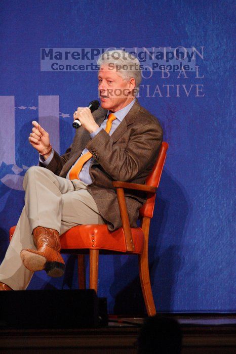 Former President Bill Clinton moderated the discussion between Natalie Portman, Mambidzeni Madzivire, BME graduate student at Mayo Graduate School, Blake Mycoskie, founder of TOMS shoes, and Paul Bell, president of Dell Global Public, during the first plenary session at the CGIU meeting.  Day one of the 2nd Annual Clinton Global Initiative University (CGIU) meeting was held at The University of Texas at Austin, Friday, February 13, 2009.

Filename: SRM_20090213_17145695.jpg
Aperture: f/5.6
Shutter Speed: 1/200
Body: Canon EOS-1D Mark II
Lens: Canon EF 300mm f/2.8 L IS