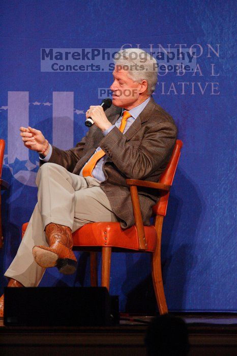 Former President Bill Clinton moderated the discussion between Natalie Portman, Mambidzeni Madzivire, BME graduate student at Mayo Graduate School, Blake Mycoskie, founder of TOMS shoes, and Paul Bell, president of Dell Global Public, during the first plenary session at the CGIU meeting.  Day one of the 2nd Annual Clinton Global Initiative University (CGIU) meeting was held at The University of Texas at Austin, Friday, February 13, 2009.

Filename: SRM_20090213_17150097.jpg
Aperture: f/5.6
Shutter Speed: 1/250
Body: Canon EOS-1D Mark II
Lens: Canon EF 300mm f/2.8 L IS