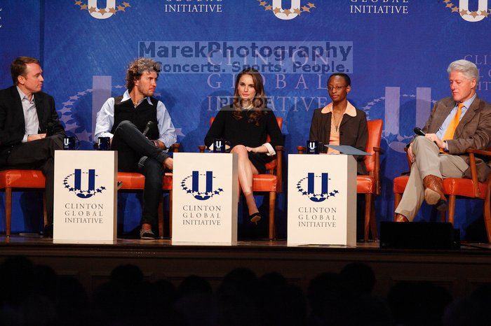 Paul Bell (1-L), president of Dell Global Public, Blake Mycoskie (2-L), founder of TOMS shoes, Natalie Portman (C), Mambidzeni Madzivire (2-R), BME graduate student at Mayo Graduate School, and Former President Bill Clinton (1-R) at the first plenary session of the CGIU meeting.  Day one of the 2nd Annual Clinton Global Initiative University (CGIU) meeting was held at The University of Texas at Austin, Friday, February 13, 2009.

Filename: SRM_20090213_17245808.jpg
Aperture: f/4.0
Shutter Speed: 1/320
Body: Canon EOS-1D Mark II
Lens: Canon EF 300mm f/2.8 L IS