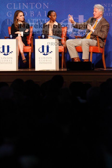 Natalie Portman (L), Mambidzeni Madzivire (C), BME graduate student at Mayo Graduate School, and Former President Bill Clinton (R) at the first plenary session of the CGIU meeting.  Day one of the 2nd Annual Clinton Global Initiative University (CGIU) meeting was held at The University of Texas at Austin, Friday, February 13, 2009.

Filename: SRM_20090213_17272130.jpg
Aperture: f/4.0
Shutter Speed: 1/160
Body: Canon EOS-1D Mark II
Lens: Canon EF 300mm f/2.8 L IS