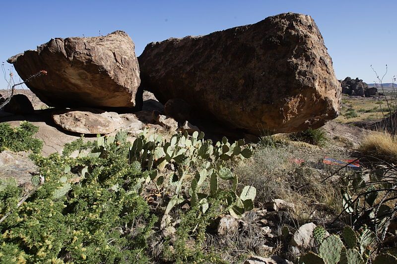 Rock climbing in Hueco Tanks State Park and Historic Site during the Hueco Tanks Awesome Fest 2010 trip, Sunday, May 23, 2010.

Filename: SRM_20100523_18292715.JPG
Aperture: f/8.0
Shutter Speed: 1/1250
Body: Canon EOS-1D Mark II
Lens: Canon EF 16-35mm f/2.8 L