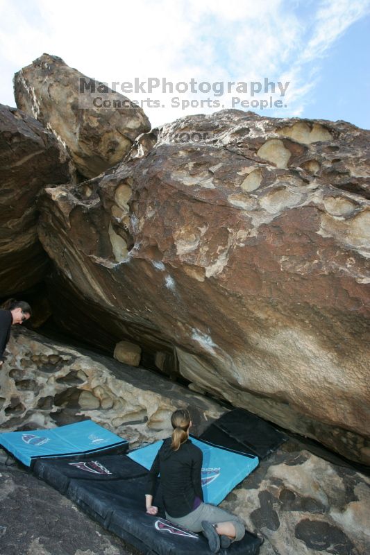 Bouldering during the Hueco Tanks Awesome Fest 14.2.

Filename: srm_20140222_16271006.jpg
Aperture: f/5.6
Shutter Speed: 1/500
Body: Canon EOS-1D Mark II
Lens: Canon EF 16-35mm f/2.8 L