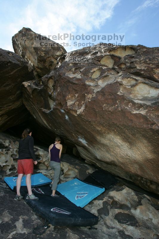 Bouldering during the Hueco Tanks Awesome Fest 14.2.

Filename: srm_20140222_16292012.jpg
Aperture: f/5.6
Shutter Speed: 1/400
Body: Canon EOS-1D Mark II
Lens: Canon EF 16-35mm f/2.8 L