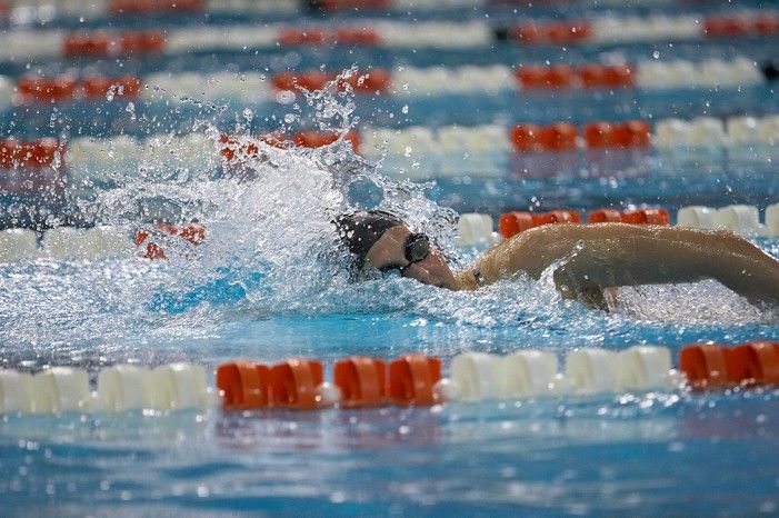 Kelsey Ditto of the Longhorn Aquatic swim team placed 1st in the last heat of the 1650 Freestyle Finals with a time of 16:05.39 at the Speedo American Short Course Championships.
Filename: SRM_20060304_183252_5.jpg
Aperture: f/2.8
Shutter Speed: 1/1250
Body: Canon EOS 20D
Lens: Canon EF 80-200mm f/2.8 L