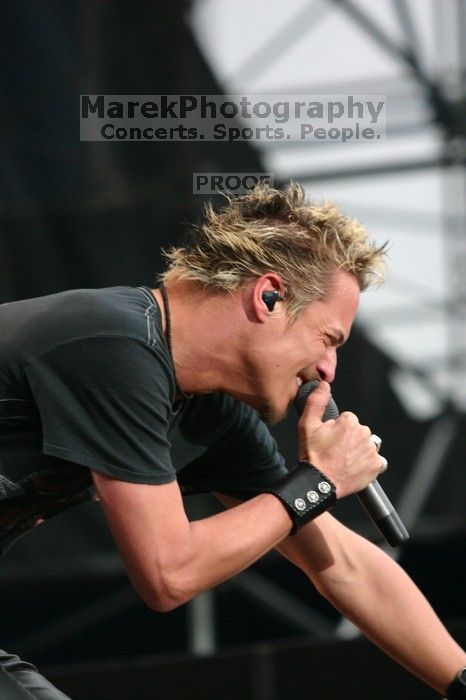 Fuel performs on the 99X stage on the third day of Music Midtown, 2004.
Filename: IMG_7149.jpg
Aperture: f/3.5
Shutter Speed: 1/320
Body: Canon EOS DIGITAL REBEL
Lens: Canon EF 80-200mm f/2.8 L