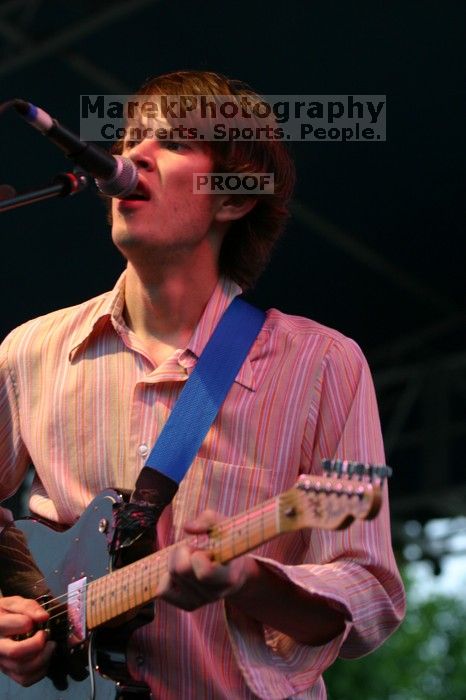 The Whigs perform on the third day of Music Midtown, 2004.

Filename: IMG_7058.jpg
Aperture: f/4.0
Shutter Speed: 1/250
Body: Canon EOS DIGITAL REBEL
Lens: Canon EF 80-200mm f/2.8 L