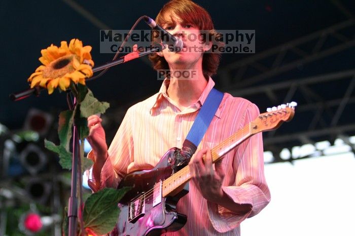 The Whigs perform on the third day of Music Midtown, 2004.

Filename: IMG_7069.jpg
Aperture: f/2.8
Shutter Speed: 1/250
Body: Canon EOS DIGITAL REBEL
Lens: Canon EF 80-200mm f/2.8 L