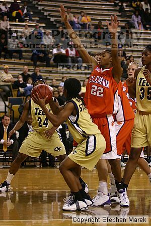 The Georgia Tech women's basketball team played Clemson.

Filename: img_0643_std.jpg
Aperture: f/2.8
Shutter Speed: 1/320
Body: Canon EOS DIGITAL REBEL
Lens: Canon EF 80-200mm f/2.8 L