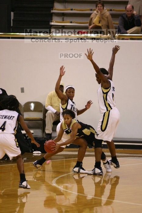 The Georgia Tech women's basketball team played Wake Forest.

Filename: IMG_1117.jpg
Aperture: f/2.8
Shutter Speed: 1/320
Body: Canon EOS DIGITAL REBEL
Lens: Canon EF 80-200mm f/2.8 L