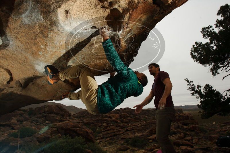 Bouldering in Hueco Tanks on 12/08/2018 with Blue Lizard Climbing and Yoga

Filename: SRM_20181208_1133270.jpg
Aperture: f/8.0
Shutter Speed: 1/250
Body: Canon EOS-1D Mark II
Lens: Canon EF 16-35mm f/2.8 L