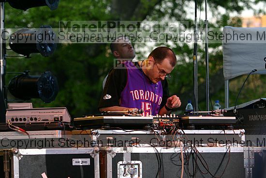 Bubba Sparxx opens for Fuel at Sting Break 2004.

Filename: img_4627_std.jpg
Aperture: f/4.0
Shutter Speed: 1/250
Body: Canon EOS DIGITAL REBEL
Lens: Canon EF 80-200mm f/2.8 L