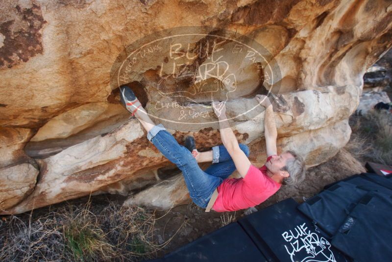 Bouldering in Hueco Tanks on 01/21/2019 with Blue Lizard Climbing and Yoga

Filename: SRM_20190121_1105090.jpg
Aperture: f/6.3
Shutter Speed: 1/250
Body: Canon EOS-1D Mark II
Lens: Canon EF 16-35mm f/2.8 L